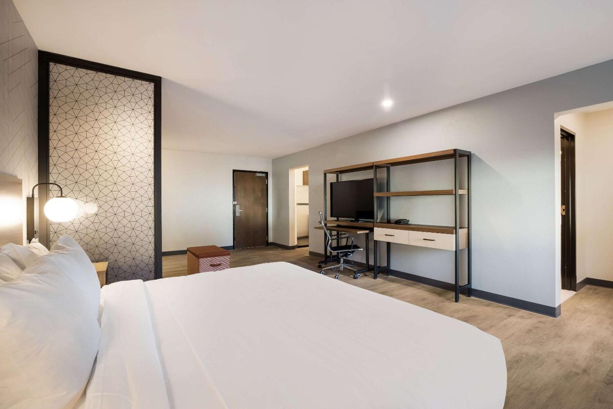 Everhome Suites Corona Exteriér fotografie