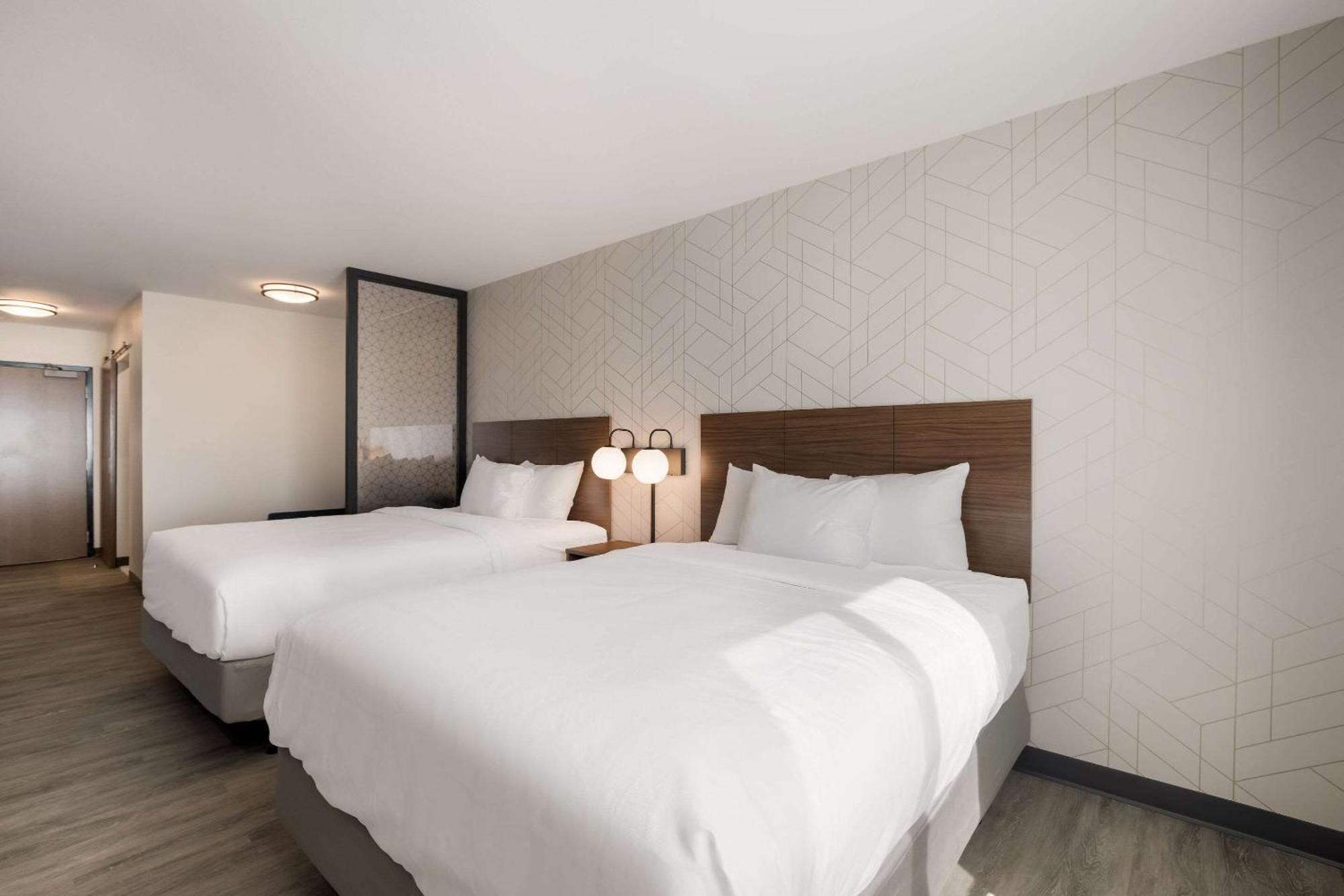 Everhome Suites Corona Exteriér fotografie