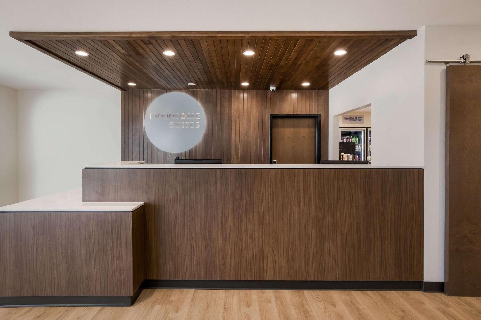 Everhome Suites Corona Exteriér fotografie