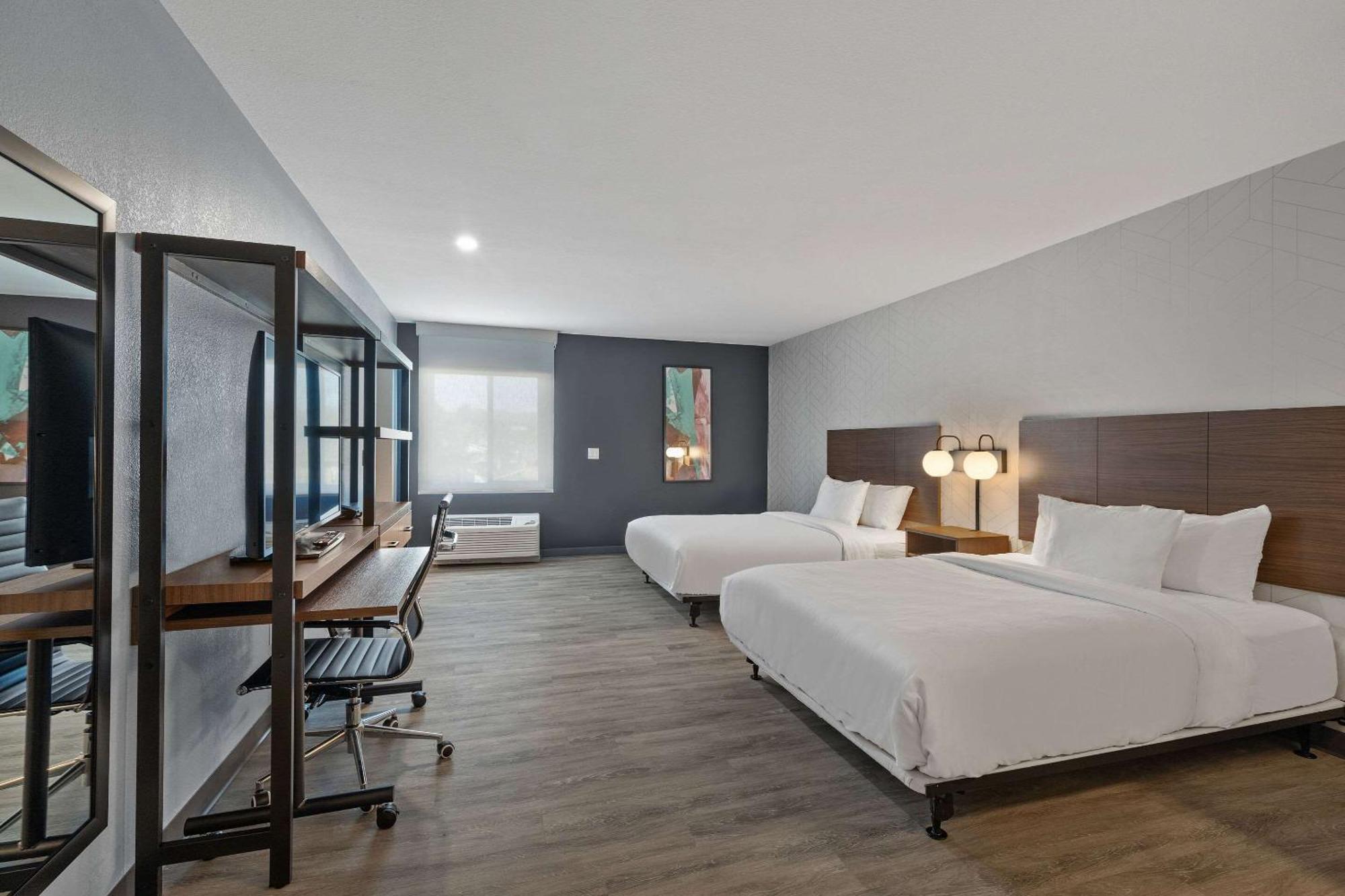 Everhome Suites Corona Exteriér fotografie