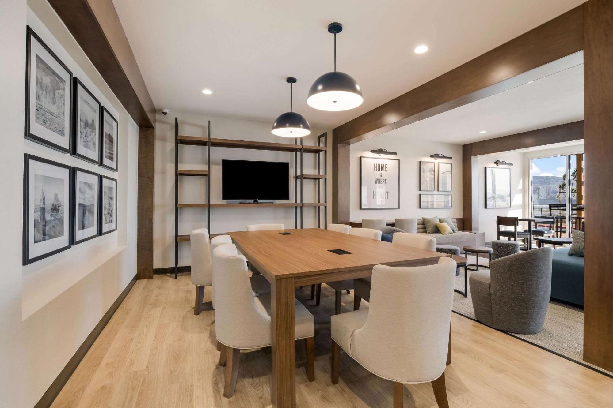 Everhome Suites Corona Exteriér fotografie