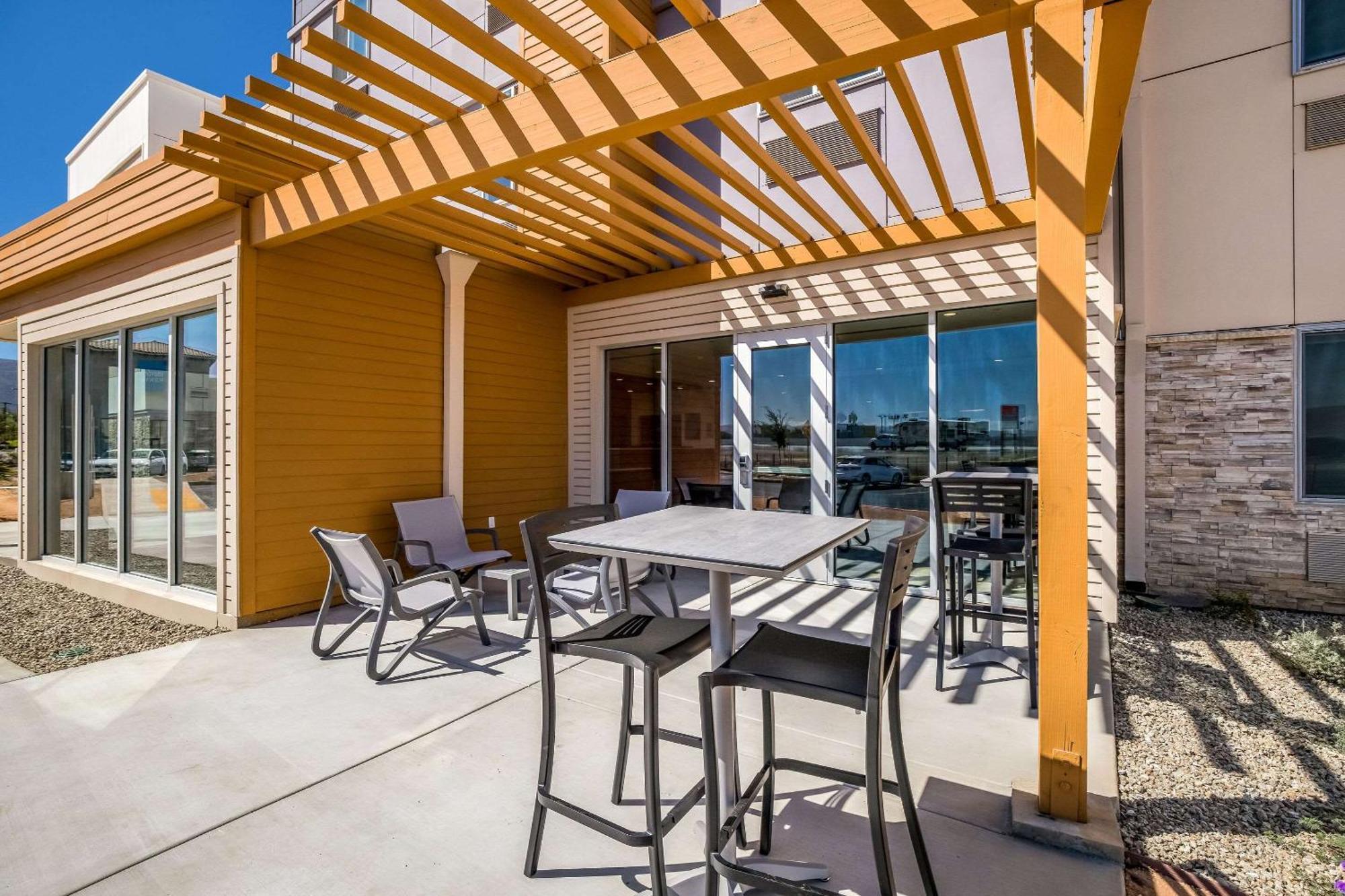 Everhome Suites Corona Exteriér fotografie