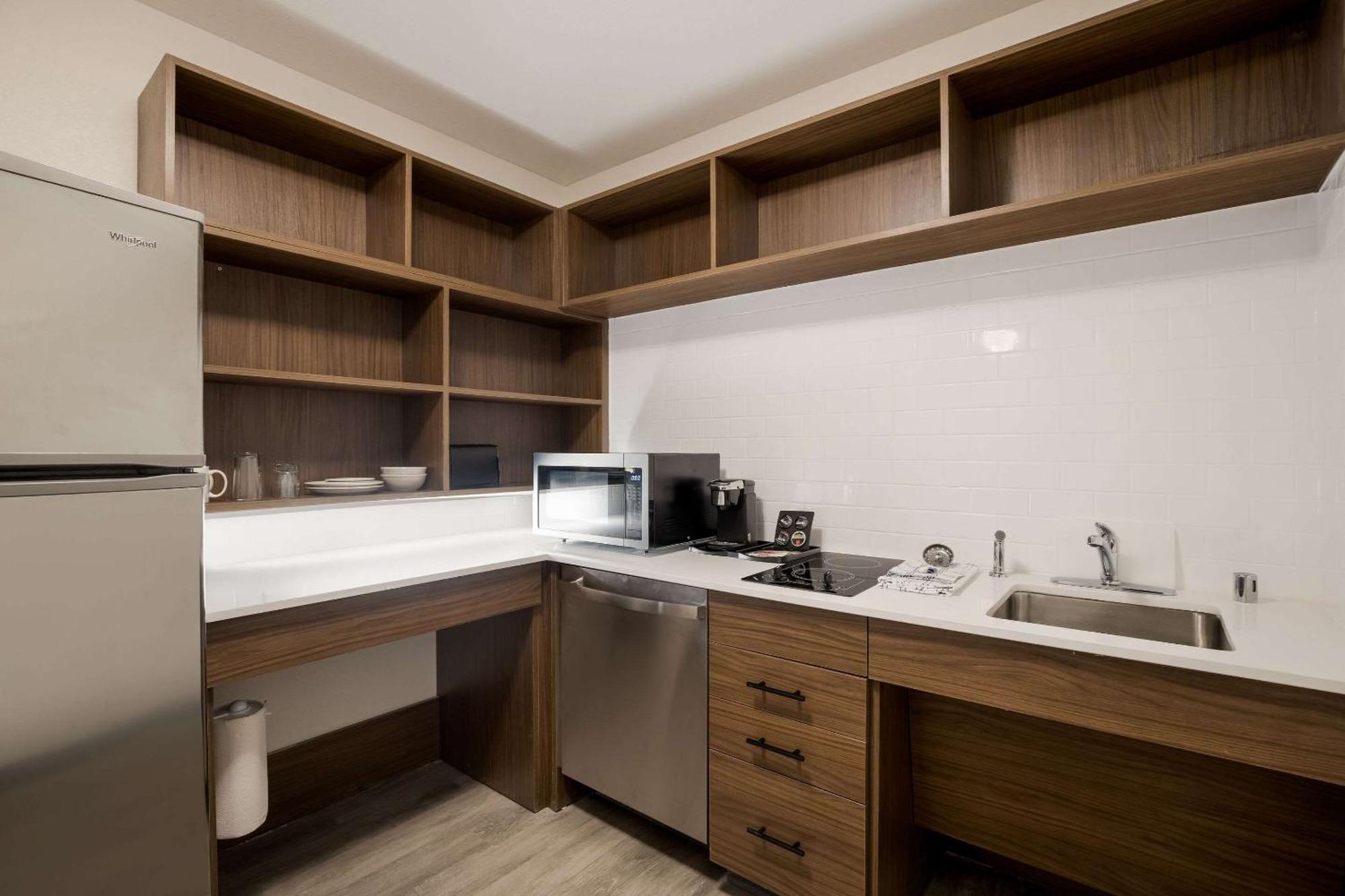 Everhome Suites Corona Exteriér fotografie